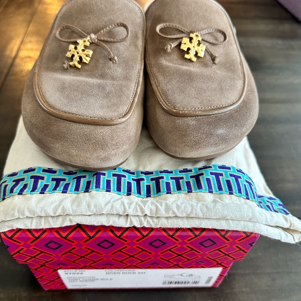 ❤️SOLD❤️Tory Burch Charm Mules